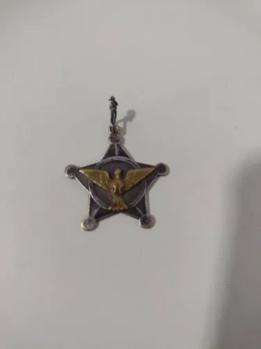 Pingente Antigo em Forma de Estrela com Pássaro