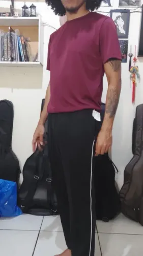 Calça preta 42 com listra branca lateral 