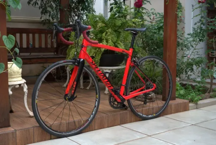 Bicicleta speed road Specialized Allez G Vermelha - Rodas Aksium *Impecável* (Baixou)