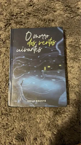 Livro Capa Dura "O Morro dos Ventos Uivantes" - Emily Brontë