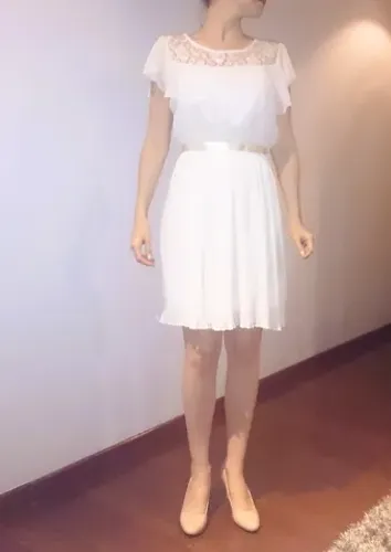 Vestido em crepe e renda da Kwi
