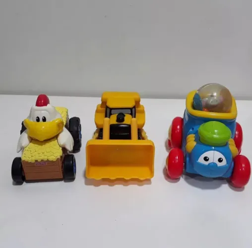 Brinquedos Fisher Price e Caterpillar