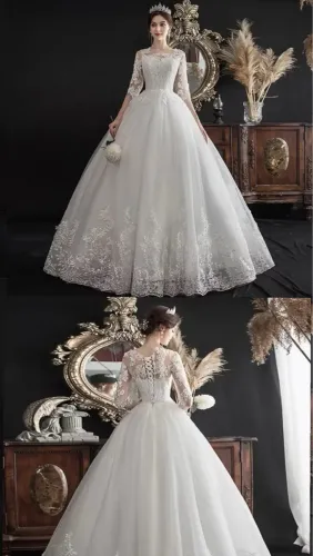  Vestido de Noiva com Tiara e Véu