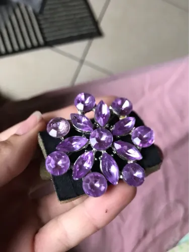 Broche lilás