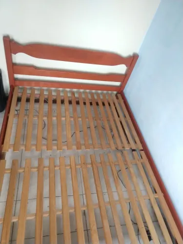 Cama de Madeira e colchão ortopédico da melhor qualidade raridade