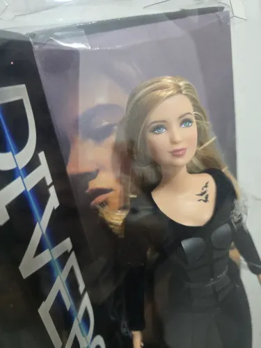 Barbie collector divergente
