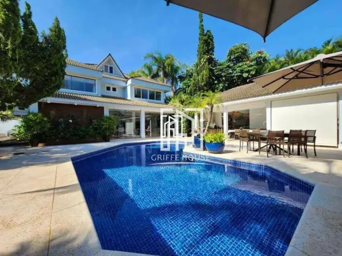 CASA TRIPLEX À VENDA NA BARRA DA TIJUCA- 5 SUÍTES (SENDO 1 TÉRREA) - GERADOR - ÀREA DE LAZ