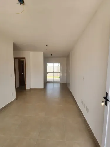 Vende-se casas 2/4 sendo uma suite no Cond Vale do Ouro em Cuiabá MT.