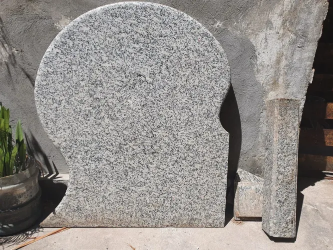 Mesa / Balcão de canto em granito 