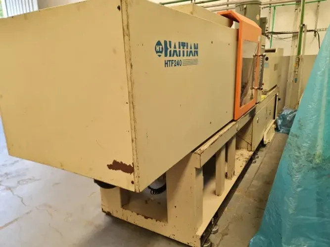 Injetora de Plástico Haitian 240t Modelo HTF 240B