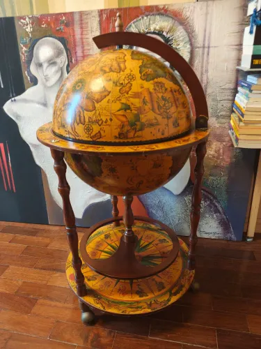 Bar móvel - Globo Terrestre