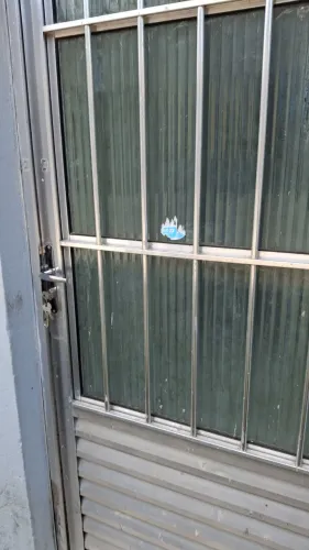 Aluga-se kitinet mobiliado com cama de casal, mesa ,cadeira, incluso água, energia e inter