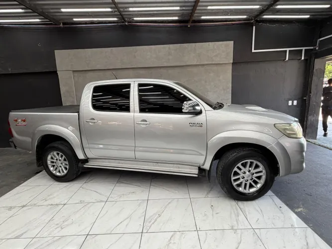 Toyota Hilux CD SRV D4-d 4X4 3.0 TDI Diesel AUT 2012