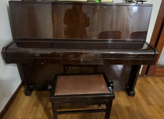 Piano vertical clássico