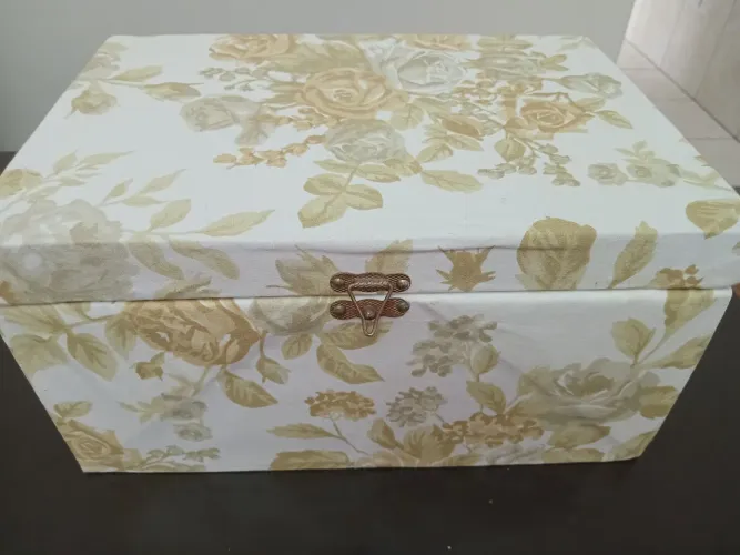 Caixa de madeira estampada 
