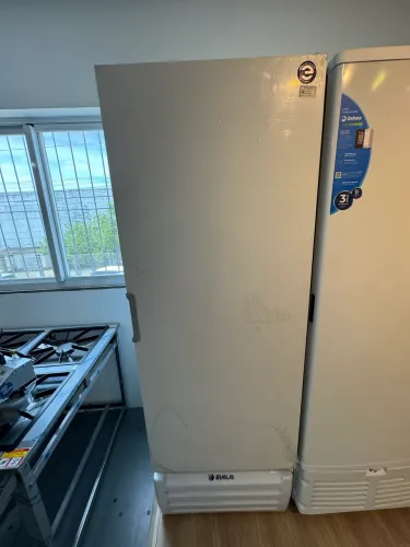 Freezer vertical 500L porta sólida nova com garantia 