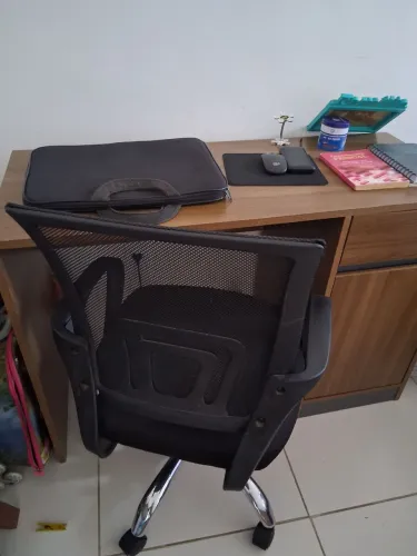 Mesa e cadeira de escritorio usado