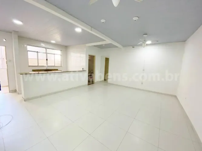 Imóvel Kitnete ou sala comercial escritório amplo com cozinha americana Vila da Penha