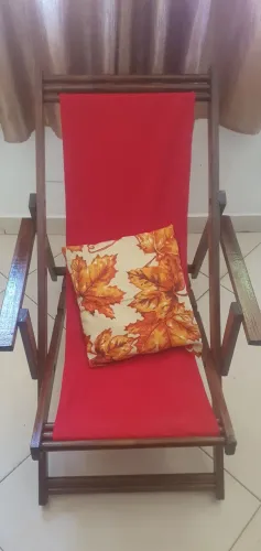 Cadeira espreguiçadeira com braços 