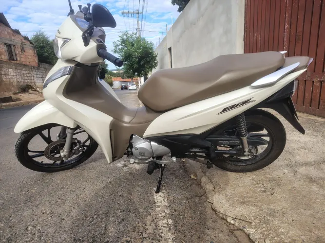 Biz 2023 - única dona  -Semi nova