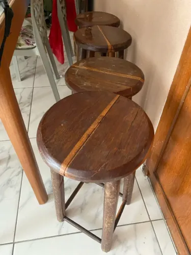 Conjunto de 4 Banquetas de Madeira
