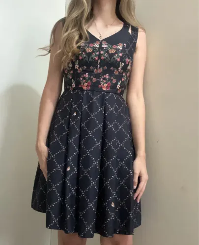 Vestido Curto ANTIX floral com detalhes de pássaros