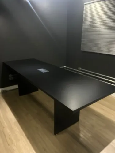 Mesa de Reunião Executiva - Design Moderno