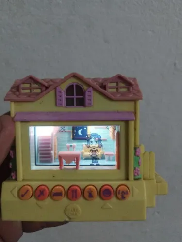 Pixel chix Dollhouse Yellow Pink funcionando anos 2000 
