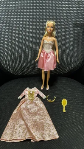 Boneca Barbie Princesa Anneliese - Completa ( Filme A Princesa e a Plebeia)
