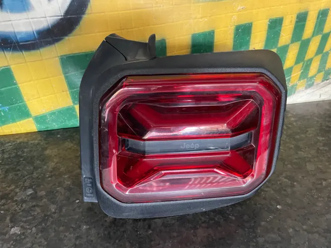 Lanterna direita ( original) jeep renegade longitude t270 2023 51820992
