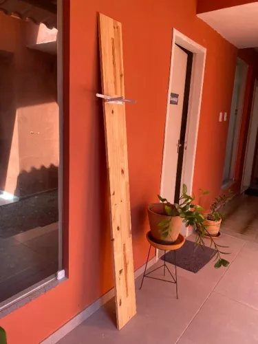 Prateleira em pinus 1,80 -Acompanha par de mão francesa em ferro (branca)