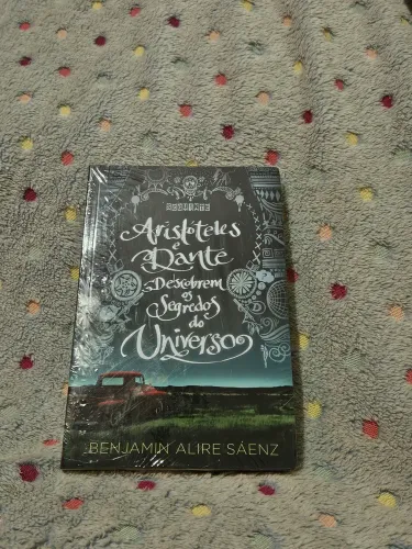 livro Aristóteles e dante descobrem os segredos do universo 