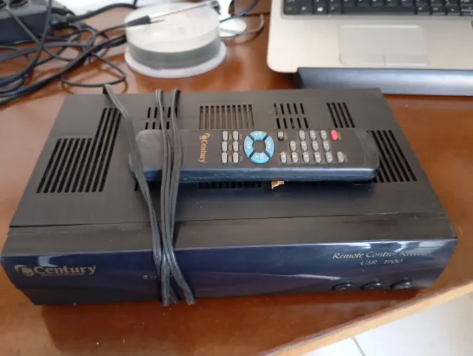 Receptor de Satélite Century USR-1900