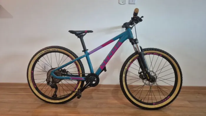 Bicicleta Infantil Aro 24 Sense Grom Evo 9v Mtb Cor Azul Azul