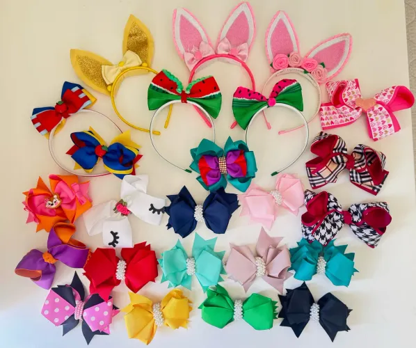 Lote de Tiaras e Laços, 24 unidades