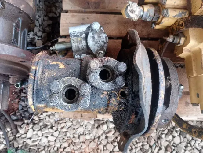 Sucata de Escavadeira Hidráulica Caterpillar 320b Para Retirada De Peças