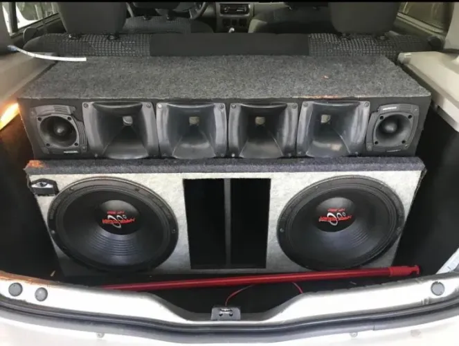 Vendo som automotivo parcelo