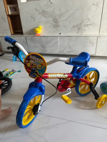 Bicicleta infantil dos bombeiros 