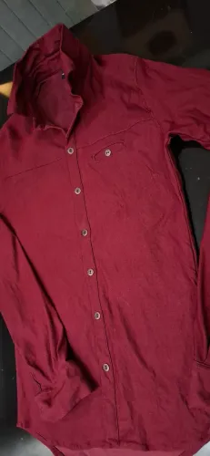 Camisa social vinho