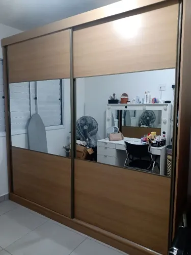 Quadra roupas seminnovo