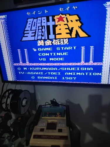 Famicom japonês com 2 cartuchos