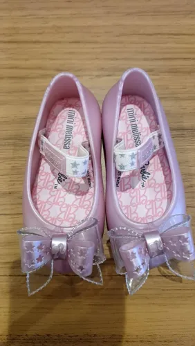 Mini Melissa Barbie original - tam 20/21 Usada pouquíssimas vezes Valor: R$ 80,00 