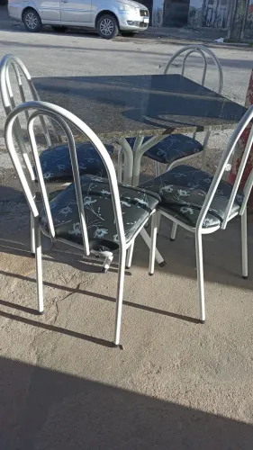 Mesa de 4 cadeiras 