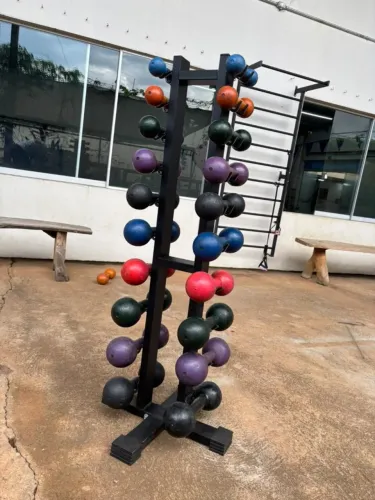 Kit halteres emborrachados 1 a 10kg com torre, 110kg, usado