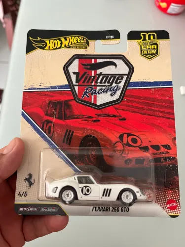 Miniatura Premium Ferrari 250 GTO 1:64 Hot Wheels