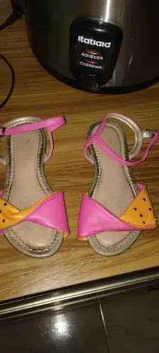 Vendo sapatos de menina