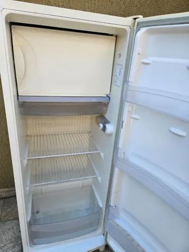 Geladeira 220volts, funcionando perfeitamente, Entrego também!!