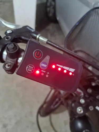 Bicicleta elétrica com pouquíssimo uso. A história dela explica o porquê.