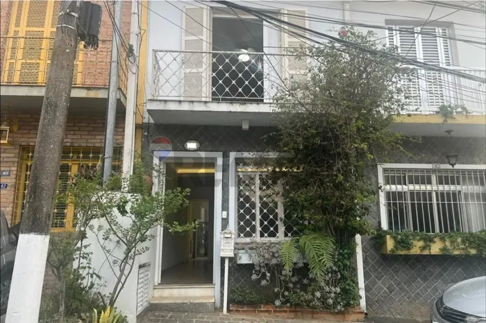 Raridade na Zona Oeste: Casa em Vila Fechada com Portão