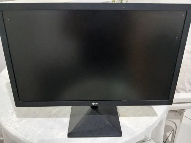 Monitor LG 22 polegadas com defeito